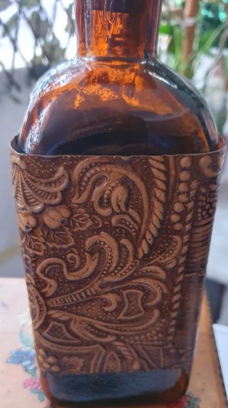 Licorera Vintage Cuero Repujado Taurino