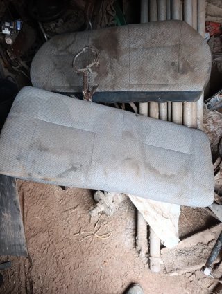 Asientos traseros Navara D22