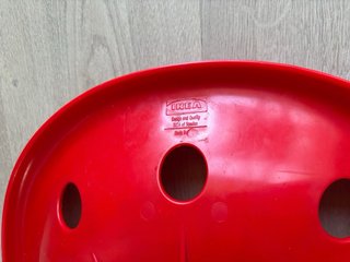 Sgabello rosso con ruote Ikea Traktor
