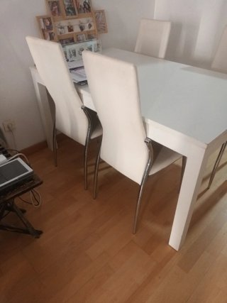 Mesa y 4 Sillas Comedor Madera Blanca