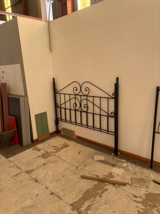Cabecero de cama metálico negro