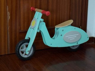 Moto di legno per bambini