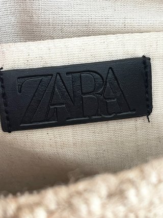Cartera yute con borla Zara