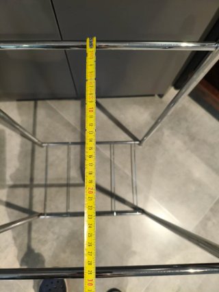 Cesto de ropa de tela y metal