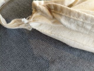 Cesto de ropa de tela y metal