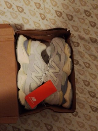Zapatillas New Balance 9060 Beige/Gris Talla 42