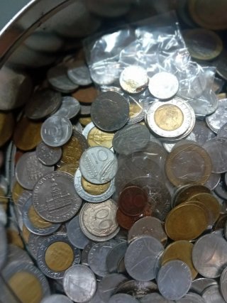 Circa 4kg Vecchie Lire e Monete Estere