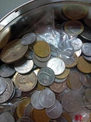 Circa 4kg Vecchie Lire e Monete Estere