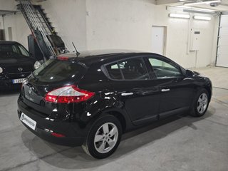 Renault Mégane Dynamique 2.0 16v 140 Auto (CVT) E5