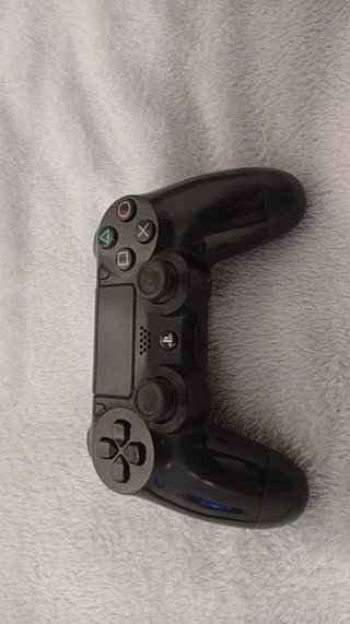 PS4 Slim 1TB con Mando