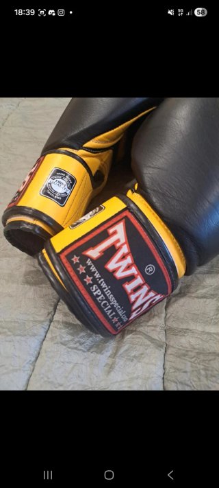 Luvas de Boxe Twins Special 10oz Pretas
