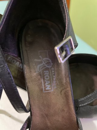 Zapatos de tacón negros de piel
