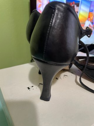 Zapatos de tacón negros de piel