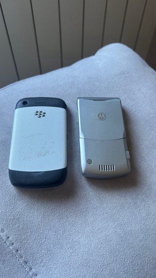 Motorola v3 y blackberry curve