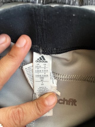 Conjunto deportivo Adidas top y mallas