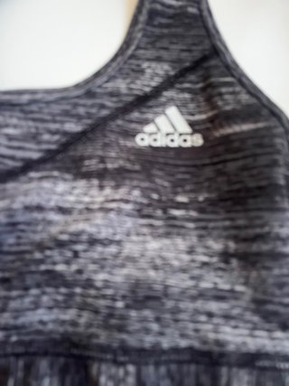 Conjunto deportivo Adidas top y mallas