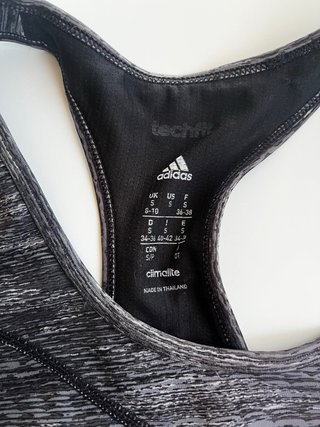 Conjunto deportivo Adidas top y mallas