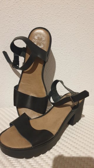 Sandalias negras de cuero tacón cómodo talla 41