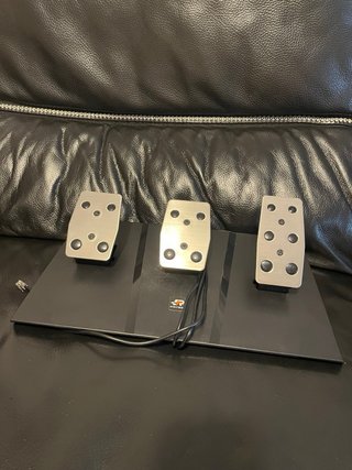 PS4 Pro + 3 mandos + volante Precio negociable