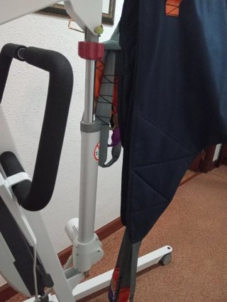 Grúa elevadora para movilización de personas