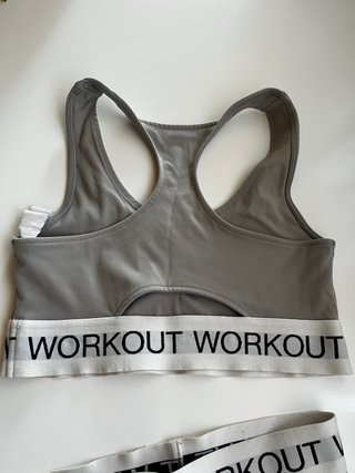 Conjunto deportivo top y mallas gris