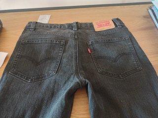 Pantalón Levi's negro chico Talla 16