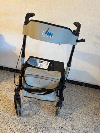 Andador para persona mayor (taca taca)
