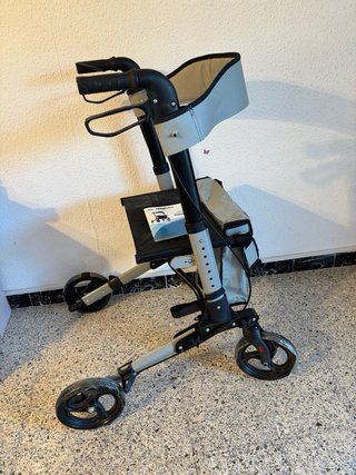 Andador para persona mayor (taca taca)