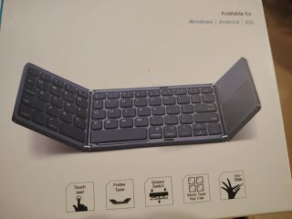 Tastiere bluetooth pieghevole nella sua scatola non aperta