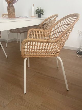 Mesa comedor y 4 sillas ratán