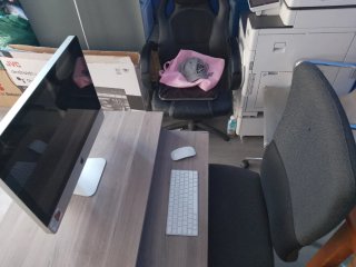 Ordenador Apple, Mesa y Silla