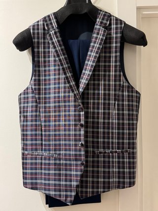 Traje azul para boda con cuello Mao y con chaleco