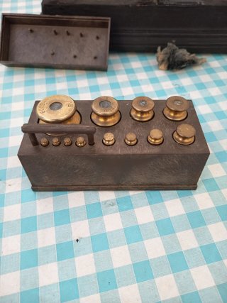 Balanza Roberval y juego de pesas