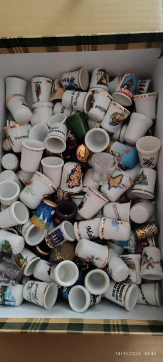 Collezione di ditali in porcellana