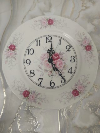 Reloj de pared vintage con flores