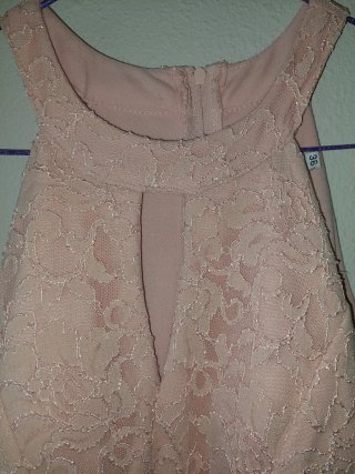 Vestido de fiesta rosa con pedrería