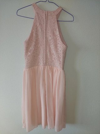 Vestido de fiesta rosa con pedrería
