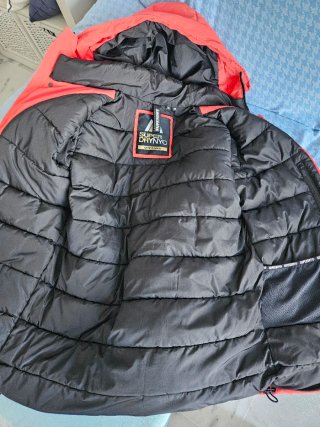 Parka Superdry City Talla M roja