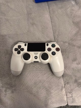 Consola PS4 + 3 Juegos