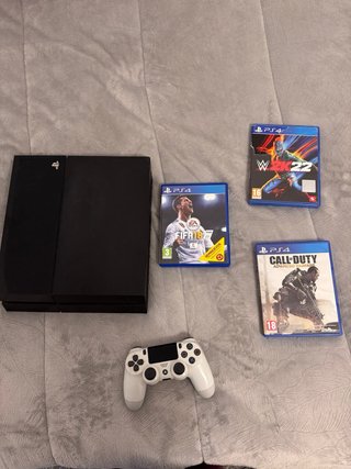 Consola PS4 + 3 Juegos
