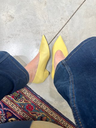 Zapatos de tacón Bimba y Lola piel amarillo