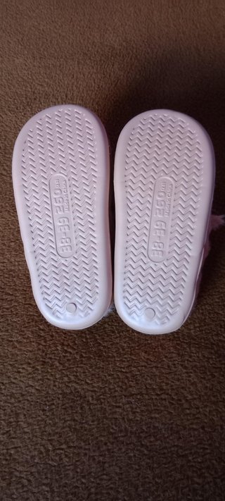 SIN ESTRENAR Zapatillas Capibara Talla 38 39