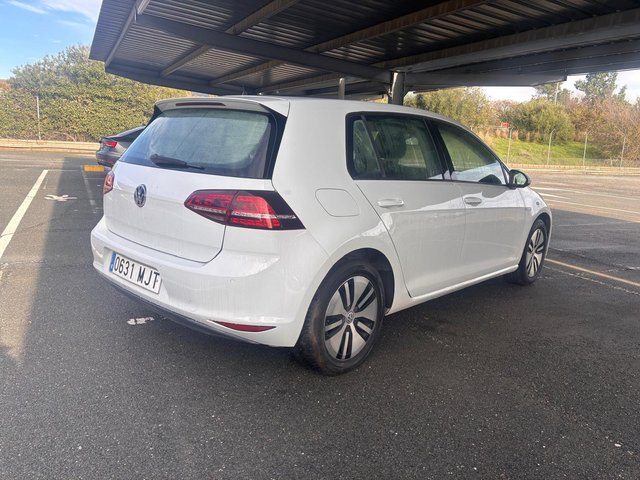 Volkswagen E-GOLF 115 E-GOLF (2015)