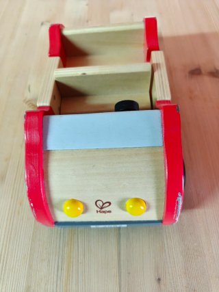 Macchinina in legno Hape
