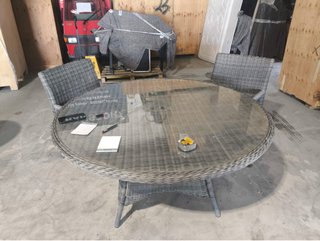 Mesa de terraza redonda con sillas