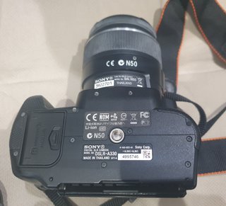 Sony Alpha 330 con 18-55, batería y SD