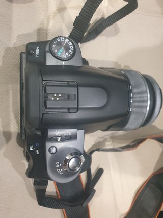 Sony Alpha 330 con 18-55, batería y SD