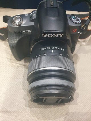 Sony Alpha 330 con 18-55, batería y SD