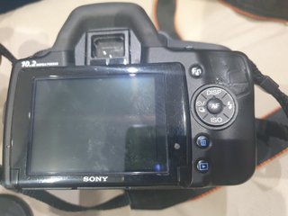 Sony Alpha 330 con 18-55, batería y SD