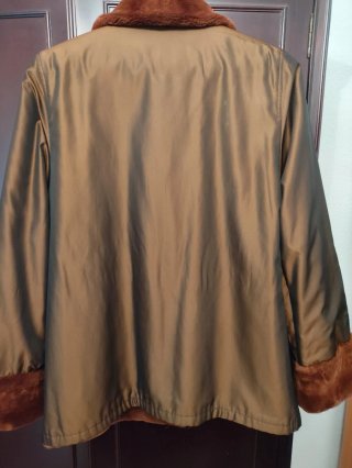 Cazadora verde militar con pelaje